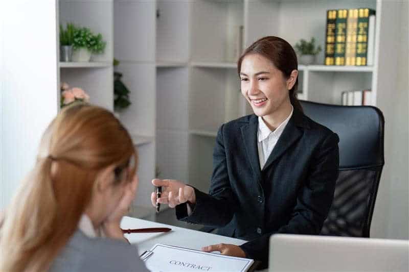 Discussing EoR solutions to improve employee retention